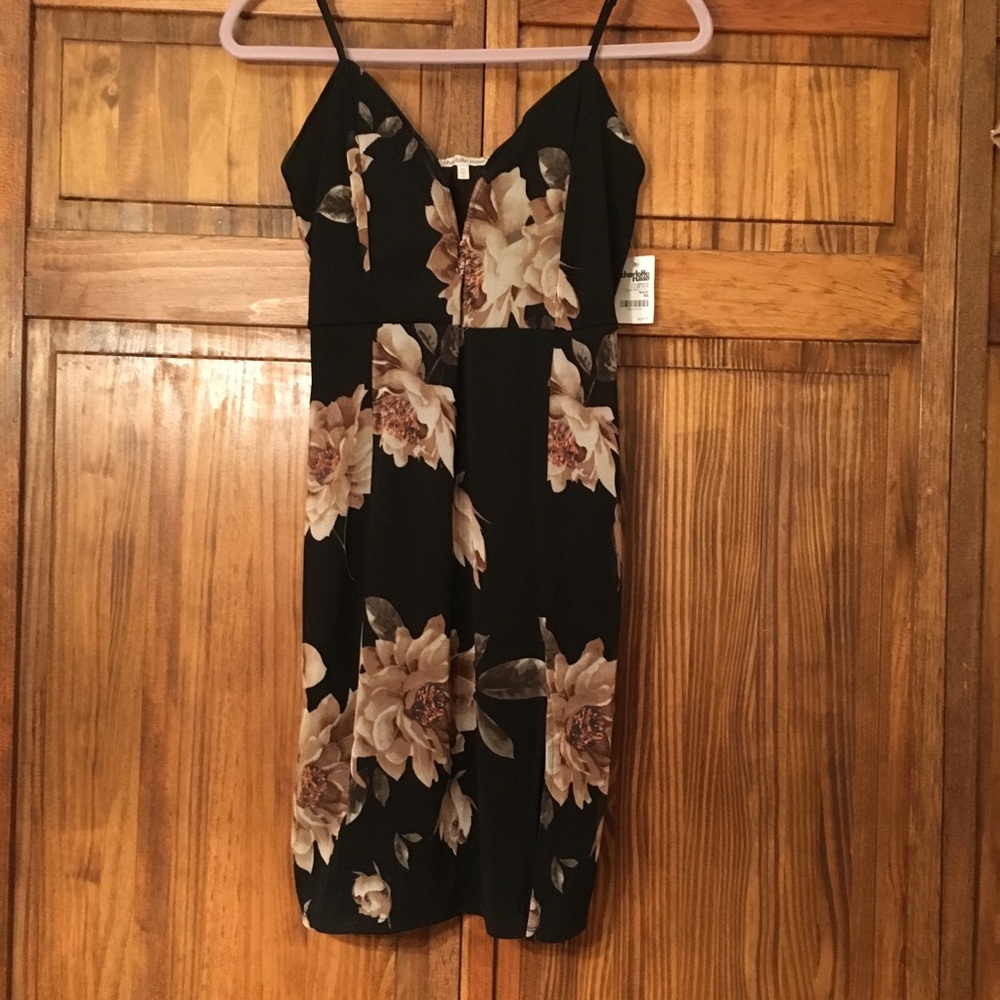 NWT!! Charlotte Russe Dress With Front Slit!